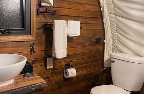 Virgin Cabin | Fun Outlaw Covered Wagon w/2 Queen Beds & Fire Pit