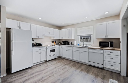 Boulder Hill House | Fun, Spacious & Handicap Accessible – Ideal for Families & Crews