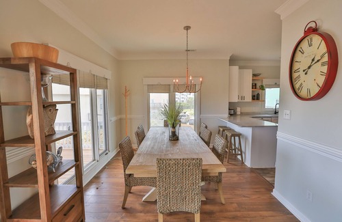 Emerald Isle House | Fun, Sun, Fishing. 2 minute walk to the beach!