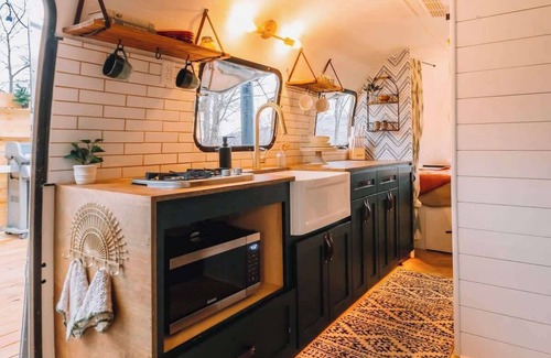 Laurelville Apartment | Fun Vintage Airstream with AC, Hot Tub, and View
