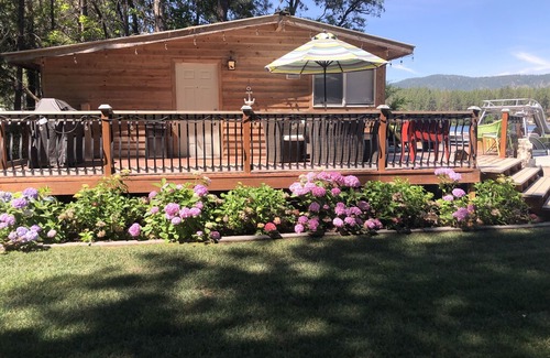 Tumtum Cabin | Fun, waterfront cabin on Lake Spokane/Long Lake, with two docks