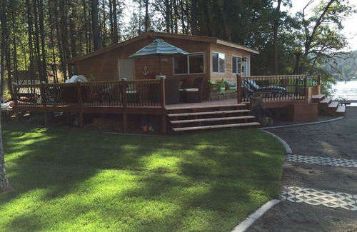 Tumtum Cabin | Fun, waterfront cabin on Lake Spokane/Long Lake, with two docks