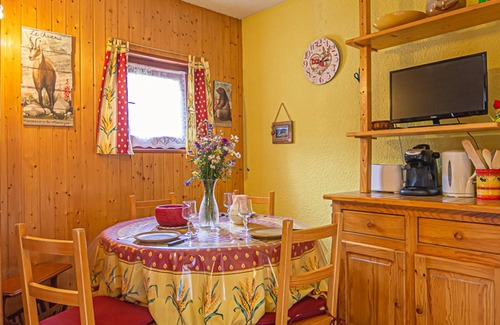 Aussois Apartment | Functional studio with balcony for 3 people