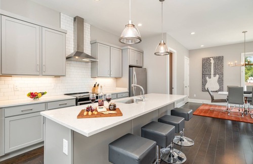 Historic Waverly House | Funk & Soul - Rooftop Patio - Walk to 12 South