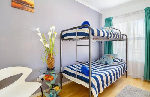 Cape Town Apartment | Funky 2bed apartment with multipurpose room!