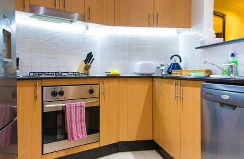 Leichhardt Apartment | Funky apartment right on top of the areas coolest restaurants and boutique shops
