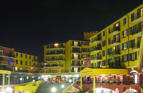 Leichhardt Apartment | Funky apartment right on top of the areas coolest restaurants and boutique shops