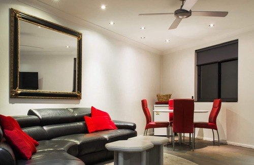 Leichhardt Apartment | Funky apartment right on top of the areas coolest restaurants and boutique shops