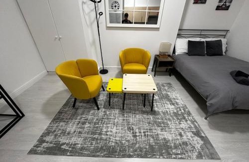 Shepherd's Bush Apartment | Funky Flat Nr Central London