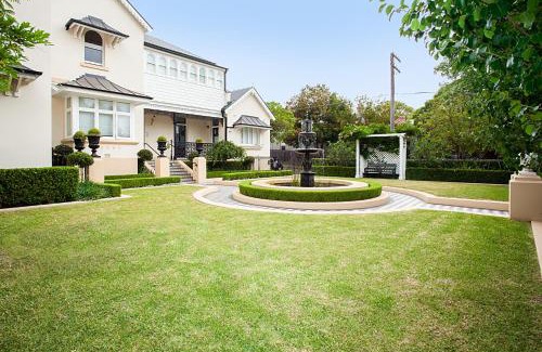 Lewisham Apartment | Funky Inner West Studio with Private Patio