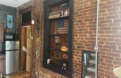 Downtown St. Louis House | Funky mini loft in fox park! Pet friendly!