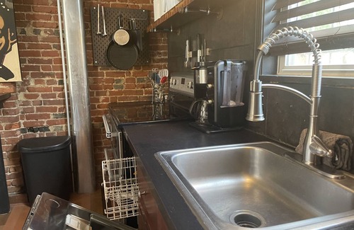 Downtown St. Louis House | Funky mini loft in fox park! Pet friendly!