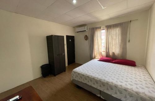 Simon Bolivar House | Funky Monkey