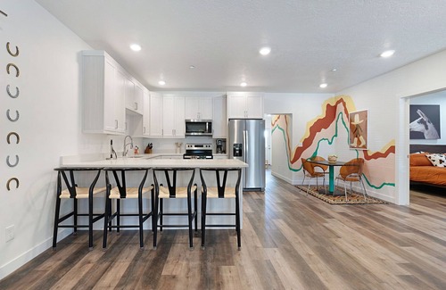 Hildale Apartment | Funky Retreat: 3BR/2BA Full of Amenities: Pool, Hot Tub, Sauna, 1 Hr to Zion