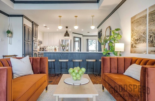 Fort Worth House | Funkytown Farmhouse | 3 Kings | Sleeps 24 | 2 Acres | Shfflbrd | Bunkroom | Pool