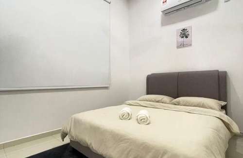 Sungai Tiram House | Funkyvila2 9PAX Near IIUM, KMC, TarC, BBQ, PS4