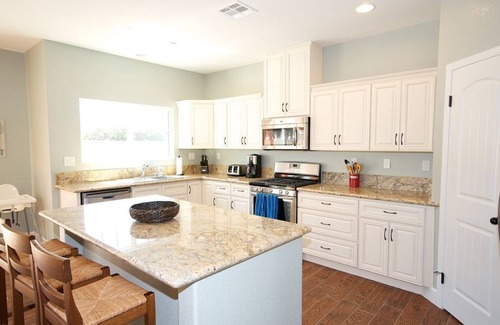 Anaheim Colony Historic District House | Funtierland + Mickey's Beach House + Close to Disney + Shared pool and Splash Pa