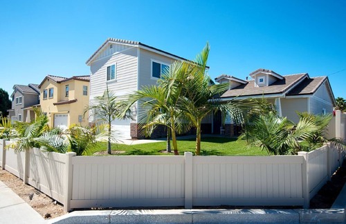Anaheim Colony Historic District House | Funtierland + Mickey's Beach House + Close to Disney + Shared pool and Splash Pa