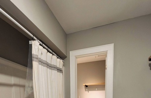 Elizabeth City House | Fur baby friendly home close to the water, downtown and the University.
