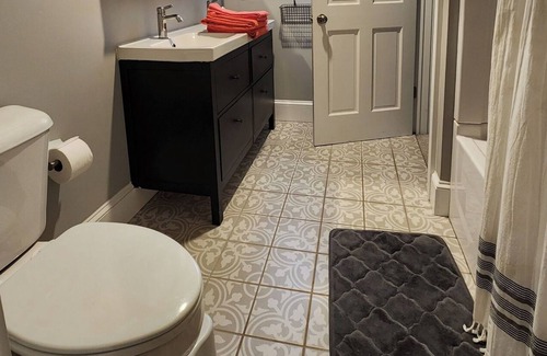 Elizabeth City House | Fur baby friendly home close to the water, downtown and the University.