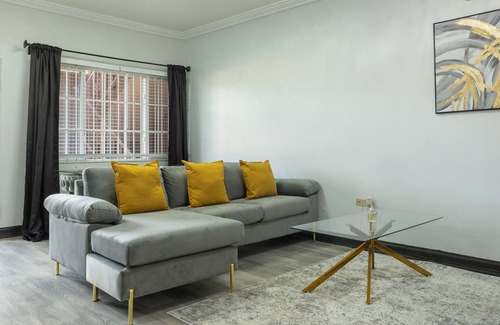 Camperdown Apartment | Furnished 1 bedroom Apartment in Gated Complex