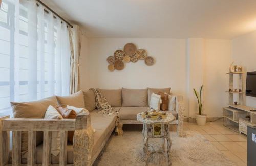 Nairobi West Apartment | Furnished 1 Bedroom Apartment in Nairobi. 15 Mins to CBD. Free WI-FI & Parking