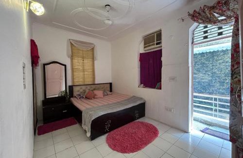 Khattalwada Apartment | Furnished 1BHK in Prime Spot for Short & Long Stays