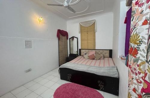 Khattalwada Apartment | Furnished 1BHK in Prime Spot for Short & Long Stays