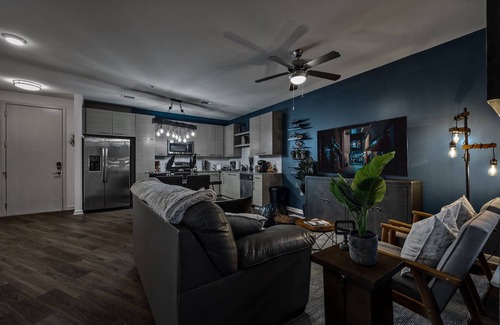 Downtown Decatur Apartment | Furnished 2BR Atlanta Loft for Professionals | Rooftop Lounge & Pool Access