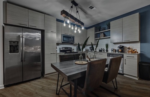 Downtown Decatur Apartment | Furnished 2BR Atlanta Loft for Professionals | Rooftop Lounge & Pool Access