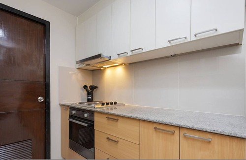 Lapu-Lapu Apartment | Furnished 2BR | Sea View, WiFi, Netflix, Pool and Beach