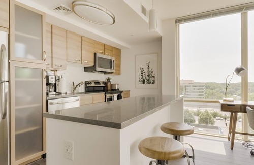 McLean Apartment | Furnished 2BR with Easy Access to DC