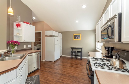 Southwest Bend House | Furnished 30+ day rental close to Old Mill! Dog Friendly!