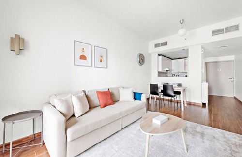Jumeirah Lake Towers Apartment | Furnished 1BR in JLT with Lake View