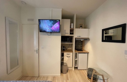 Montlucon Apartment | Furnished and equipped room in a downtown residence