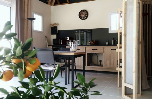 Chichee Apartment | Furnished apartment with swimming pool, 2 minutes from Chablis