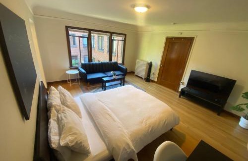 Lower Queen Anne Apartment | Furnished Apartments - Climate Pledge Arena Next Door