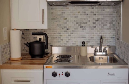 Hollywood Apartment | Furnished Bachelor in Hollywood