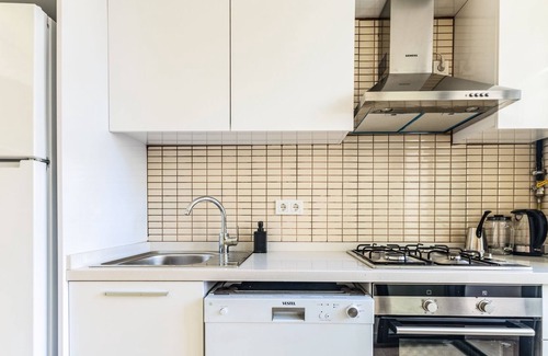 Erenkoy Apartment | Furnished Flat, 5 min to Marmaray, 10 min to Coast