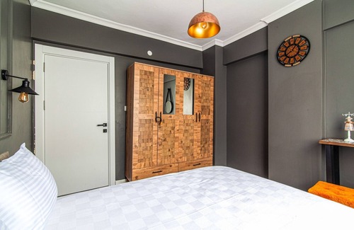 Kartal Apartment | Furnished Flat w Balcony Near Metro in Kartal