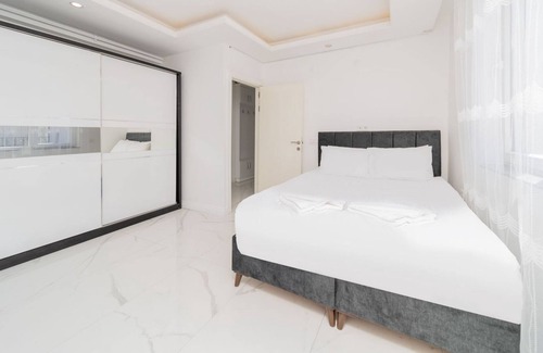 Eski Lara Apartment | Furnished Flat w Balcony 2 min to Beach in Antalya