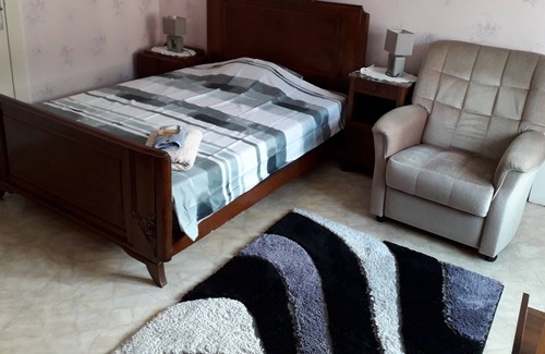 Forges-les-Bains Apartment | Furnished H-G 3 minutes from thermal center