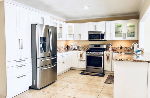 Paradise House | Furnished Home 3Bd/2Bath, Pool BBQ