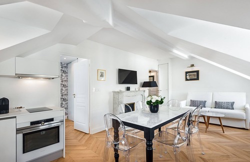 Notre-Dame Apartment | furnished luxury apartment within 50 meters of the Palace of Versailles