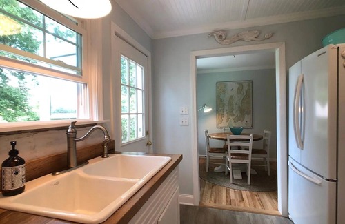 Fifth Ward House | Furnished Newport Beach Cottage- 3 Month Rental. March, April, May only 2024.