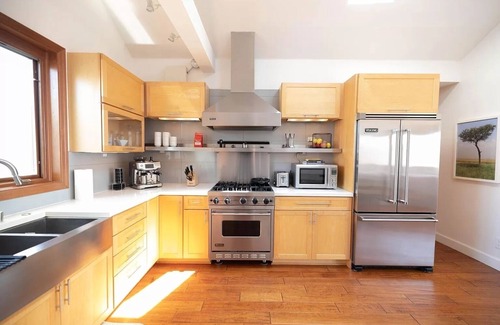 Playa Del Rey House | Furnished Playa Del Rey house, ocean views crown three levels in perfect harmony
