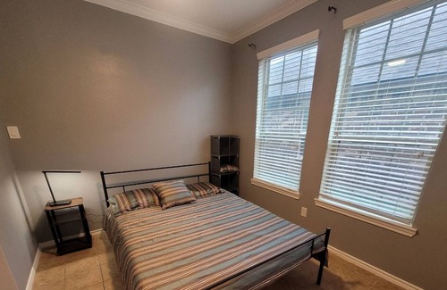 Houston House | Furnished room stay with queen bed