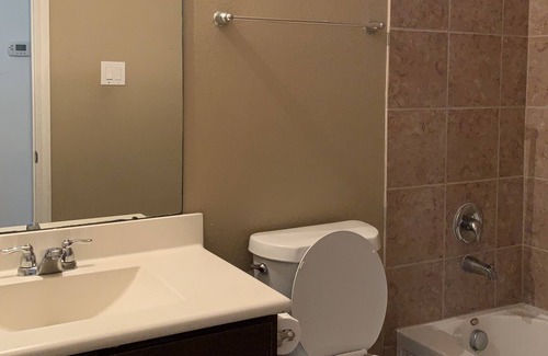 Houston House | Furnished room stay with queen bed