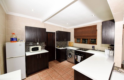Greater Johannesburg Metropolitan Area House | Furnished & Serviced, Cottages with Private Garden