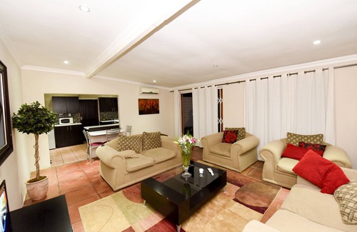 Greater Johannesburg Metropolitan Area House | Furnished & Serviced, Cottages with Private Garden
